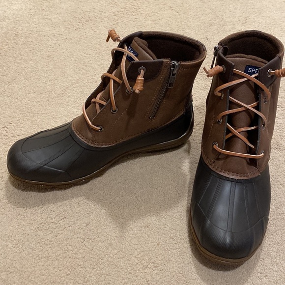 NIB Sperry 9 Brown Duck Boots - Picture 2 of 9